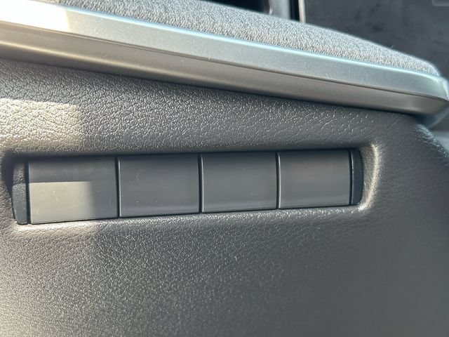 Used 2025 Nissan Kicks SV AWD/4WD image 24