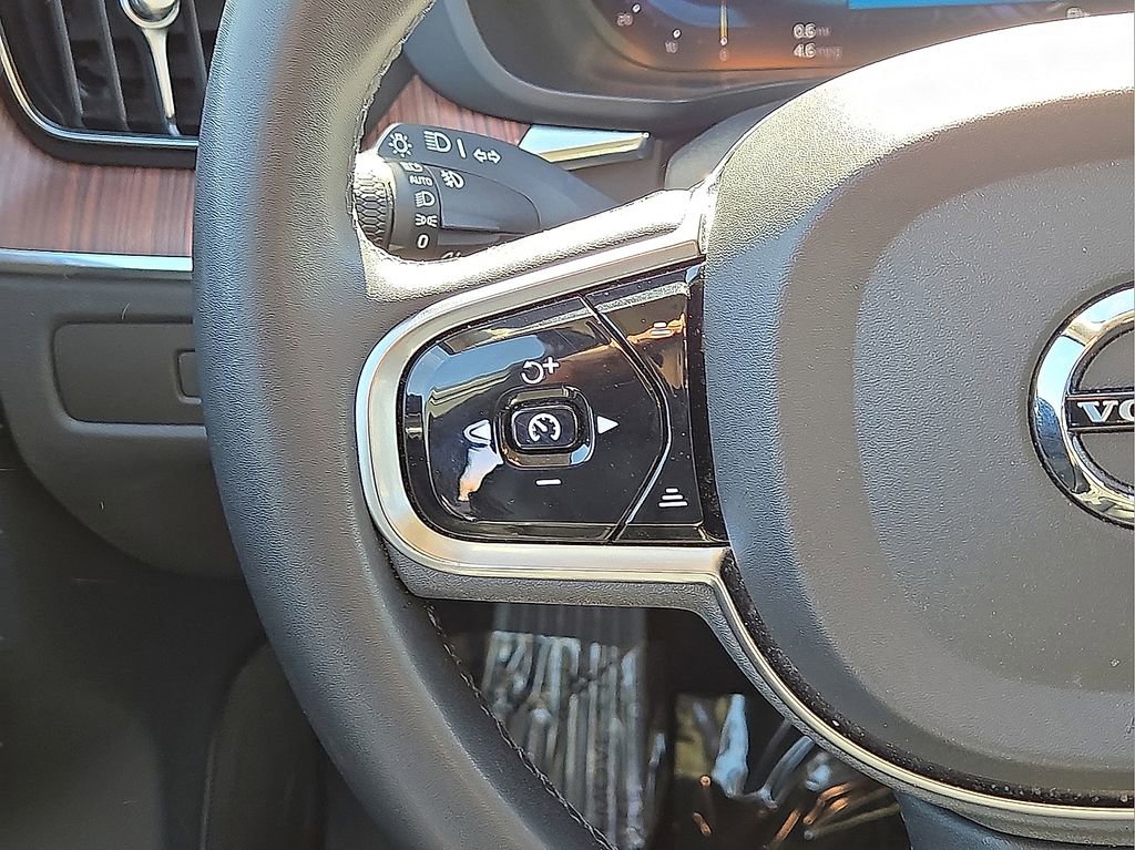 Used 2023 Volvo XC60 B6 Ultimate w/ Climate Package image 20