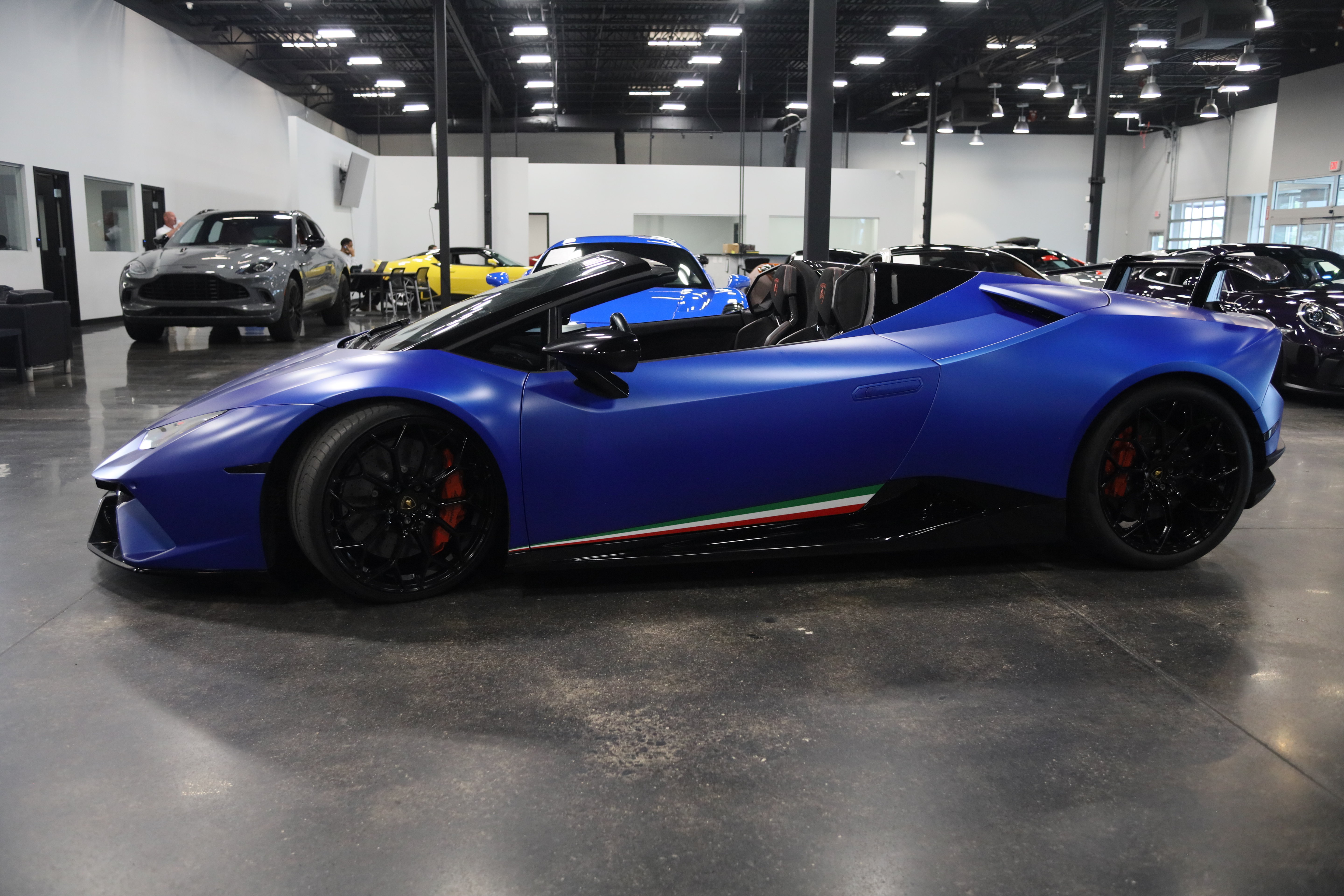 Used 2019 Lamborghini Huracan Performante AWD/4WD image 8