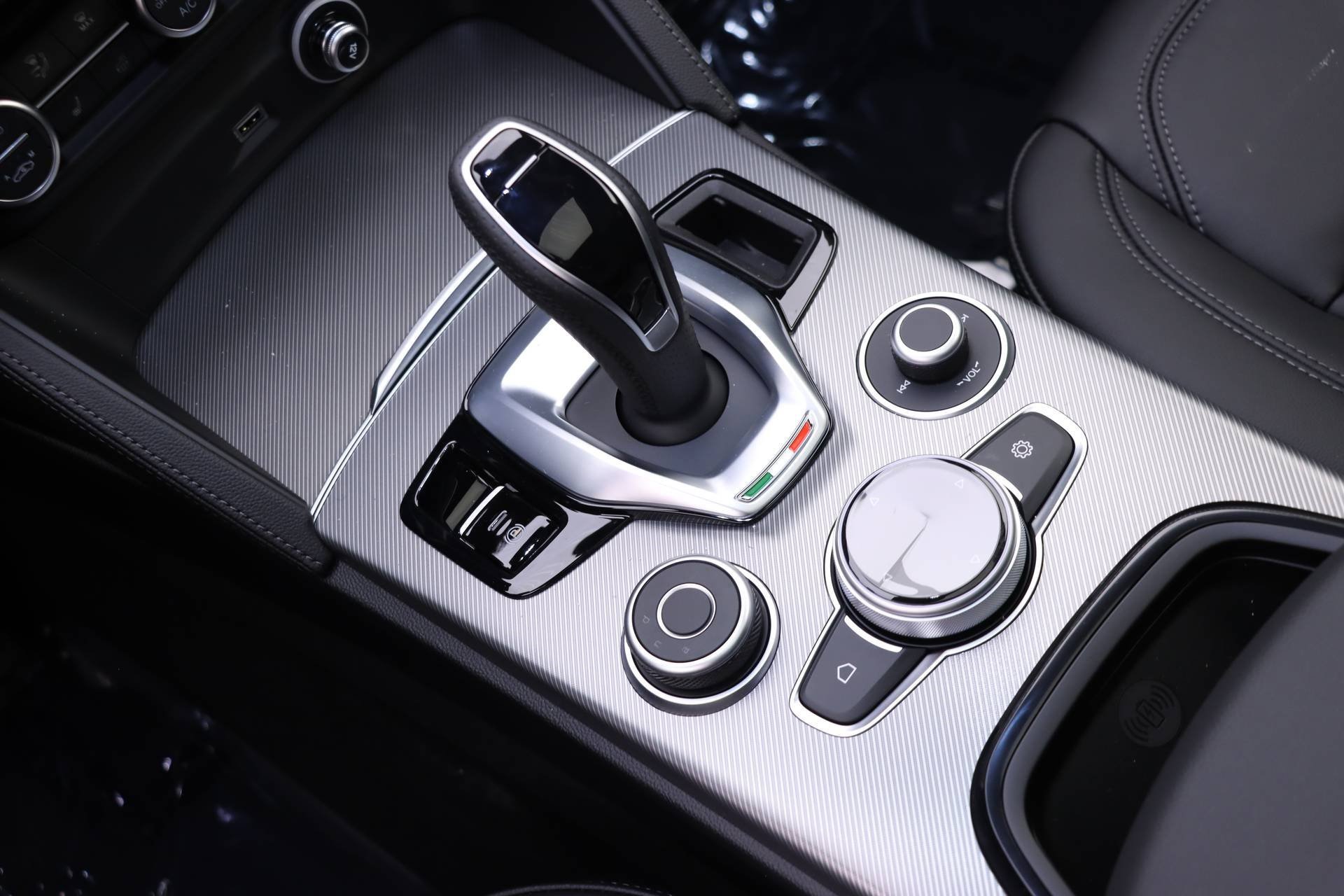 New 2024 Alfa Romeo Stelvio Ti image 13