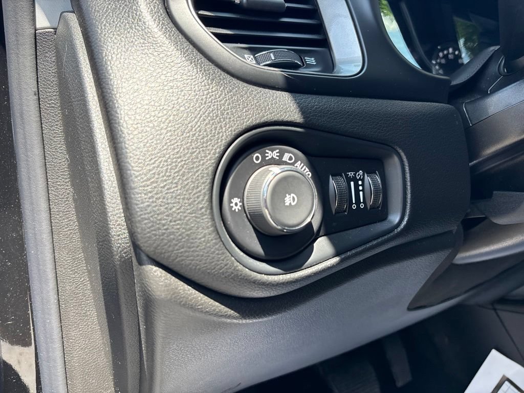 Used 2021 Jeep Renegade Limited AWD/4WD image 16