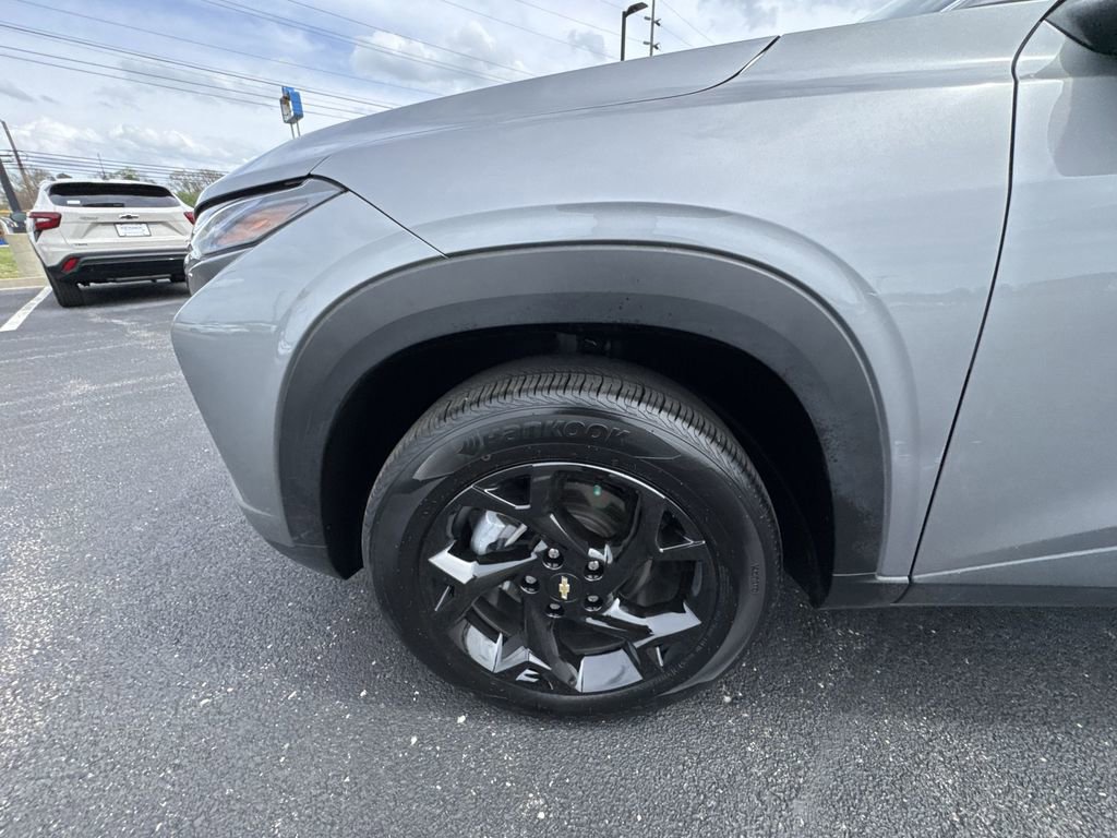 Used 2025 Chevrolet Trax LT w/ LT Convenience Package image 10