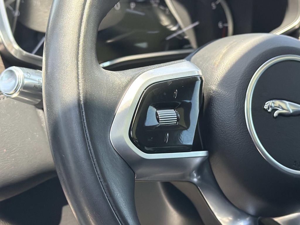 Used 2021 Jaguar F-PACE AWD/4WD image 8