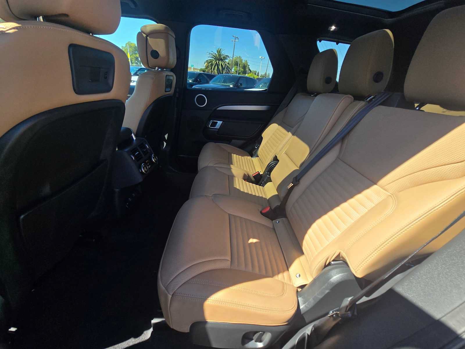 New 2026 Land Rover Discovery Dynamic SE AWD/4WD image 17