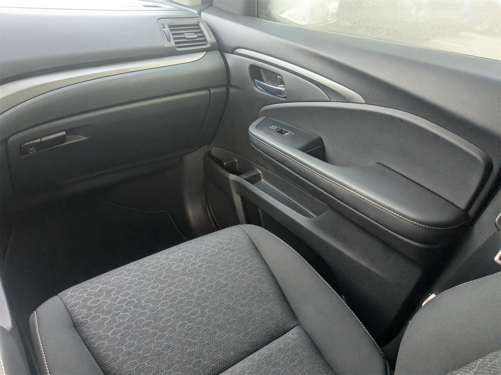 Used 2024 Honda Ridgeline Sport image 17