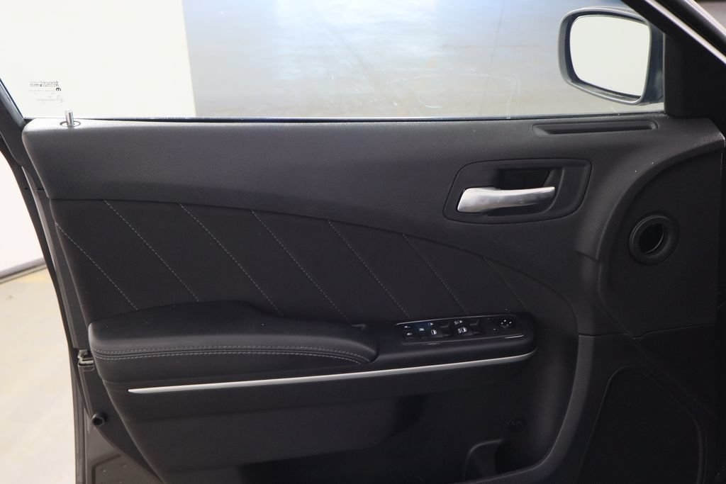 Used 2021 Dodge Charger SXT RWD image 11