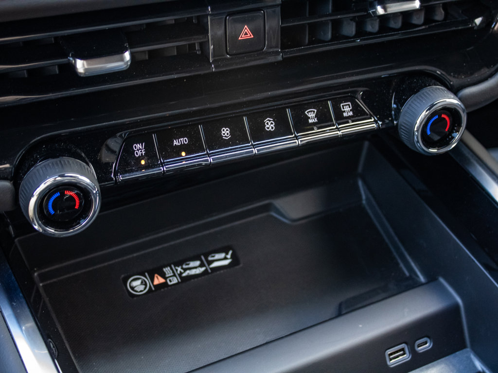 Used 2025 Chevrolet Suburban High Country image 36