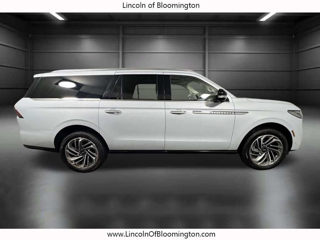 Used 2025 Lincoln Navigator L Reserve image 8