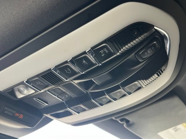 Used 2024 Porsche Macan AWD/4WD image 21