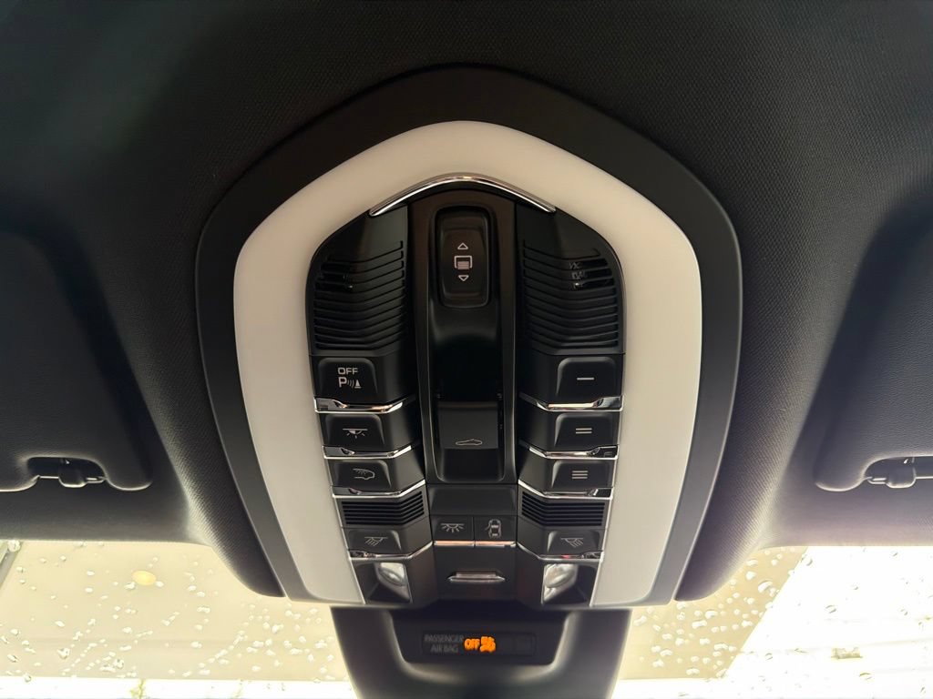 Used 2025 Porsche Macan Turbo AWD/4WD image 29