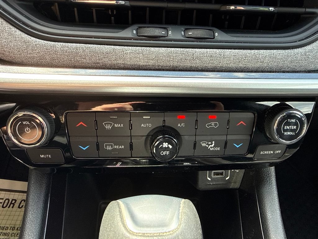Used 2023 Jeep Compass Latitude w/ Convenience Group AWD/4WD image 32