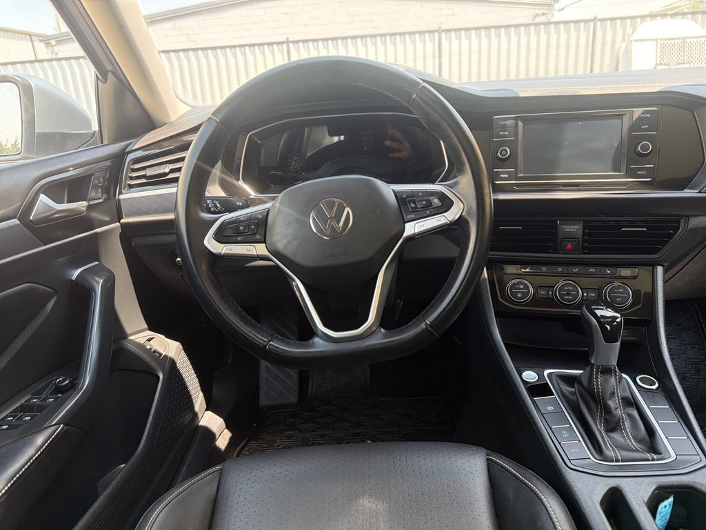 Used 2023 Volkswagen Jetta SE FWD image 15