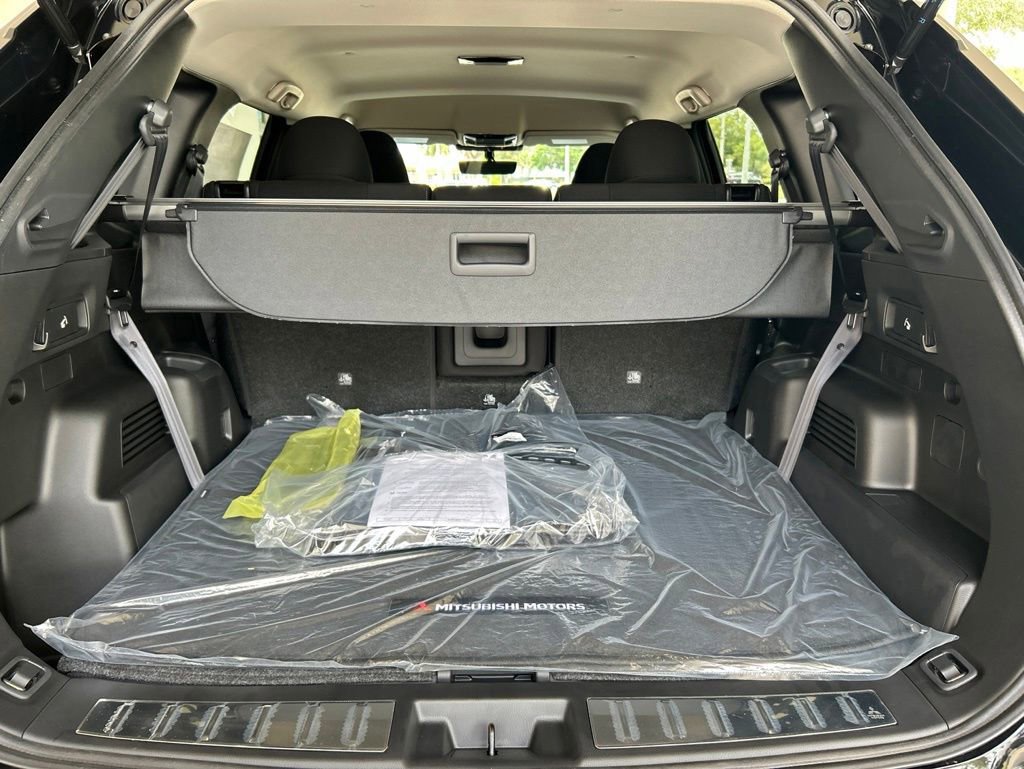 New 2026 Mitsubishi Outlander ES FWD image 19