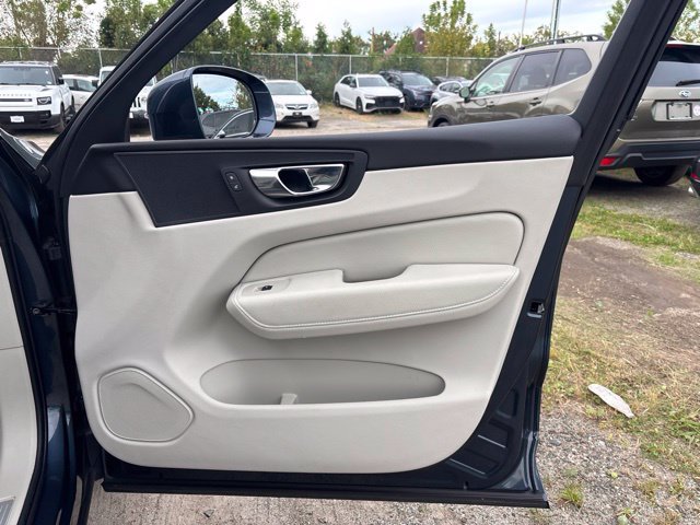 Used 2020 Volvo XC60 T6 Momentum w/ Protection Package Premier AWD/4WD image 28
