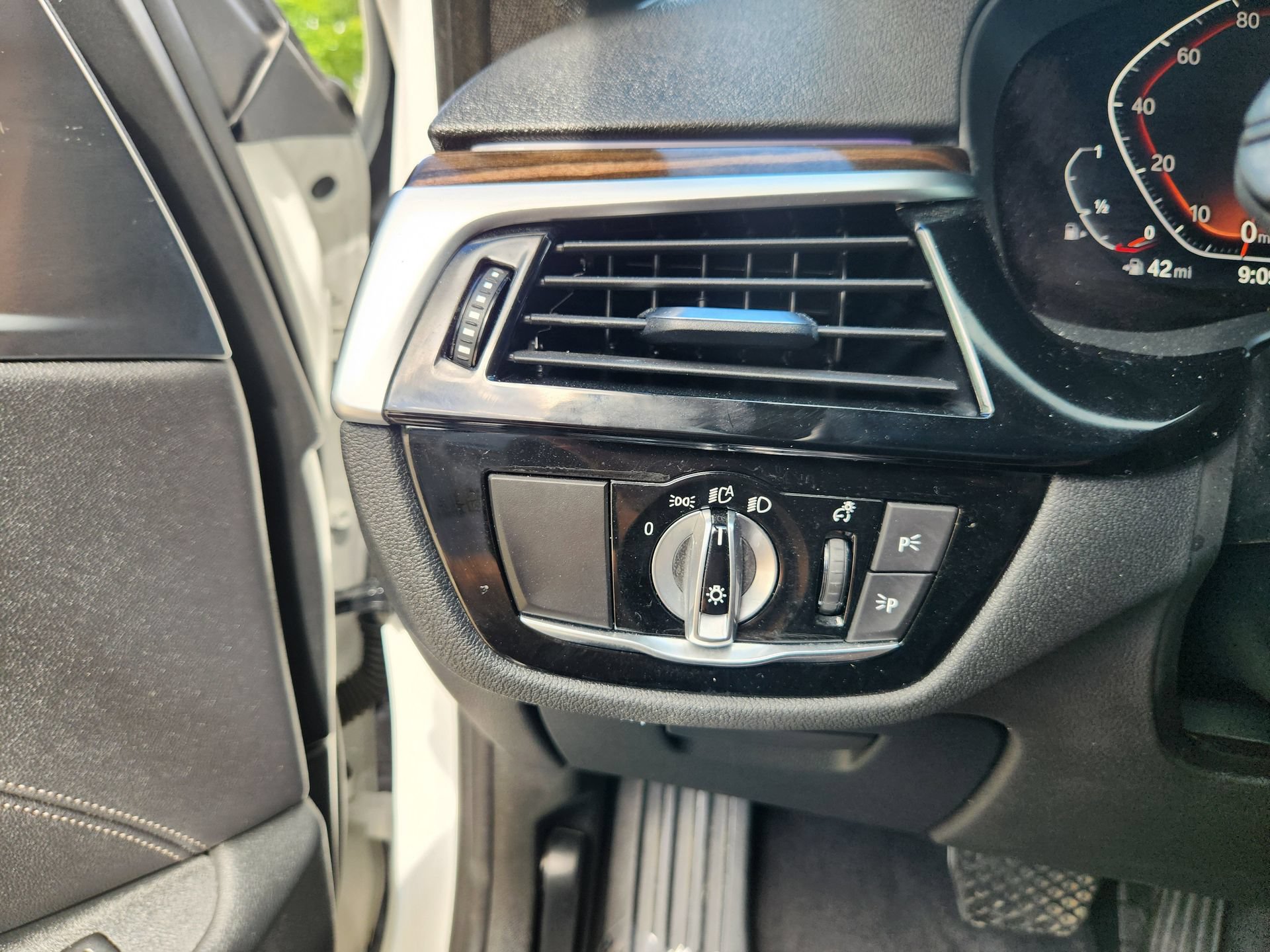Used 2022 BMW 530i w/ Premium Package RWD image 23