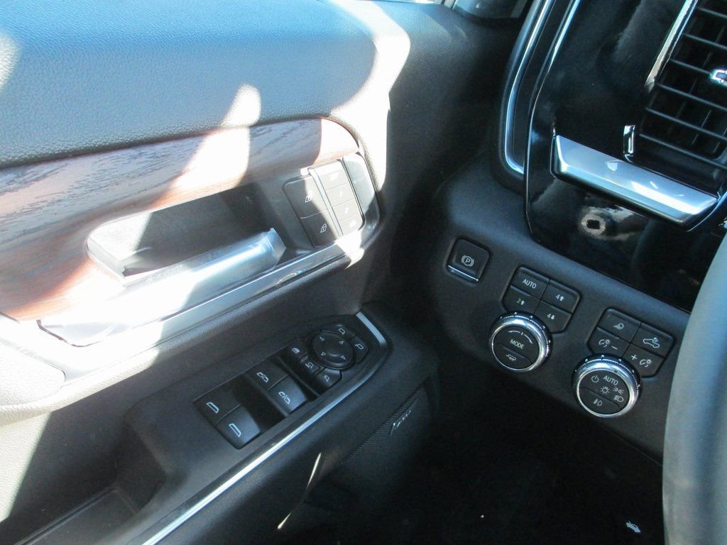 New 2026 GMC Sierra 3500 SLT w/ SLT Convenience Package image 17