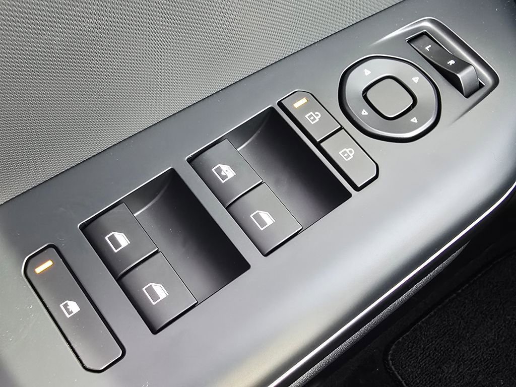New 2025 Kia K4 LXS image 24