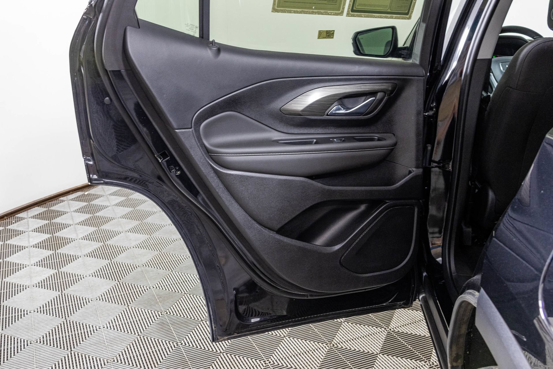 Used 2023 GMC Terrain SLE w/ Driver Convenience Package FWD image 42