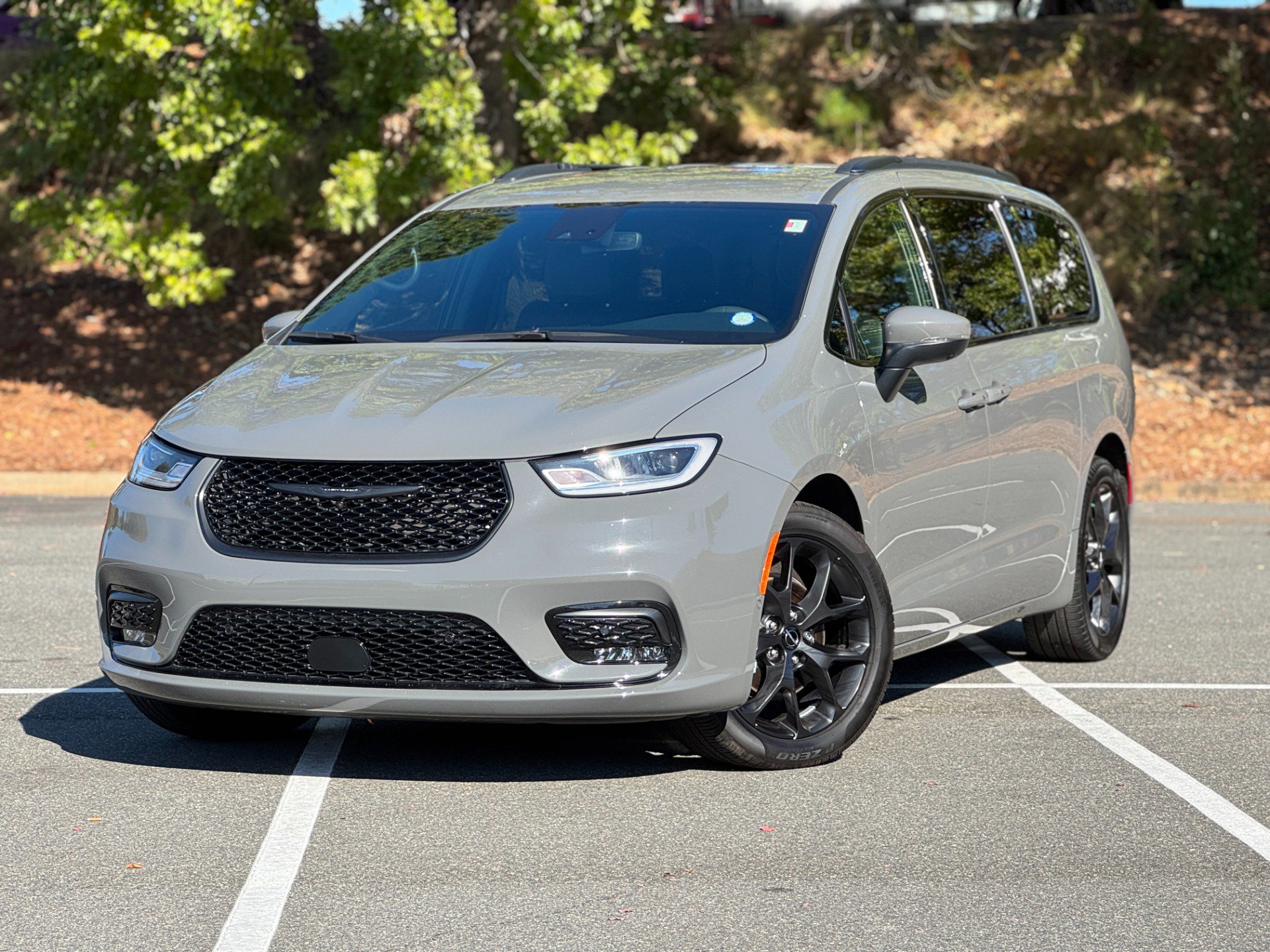 Used 2023 Chrysler Pacifica Touring-L w/ S Appearance Package