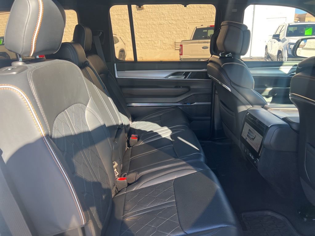 Used 2023 Jeep Grand Wagoneer L Series III image 11