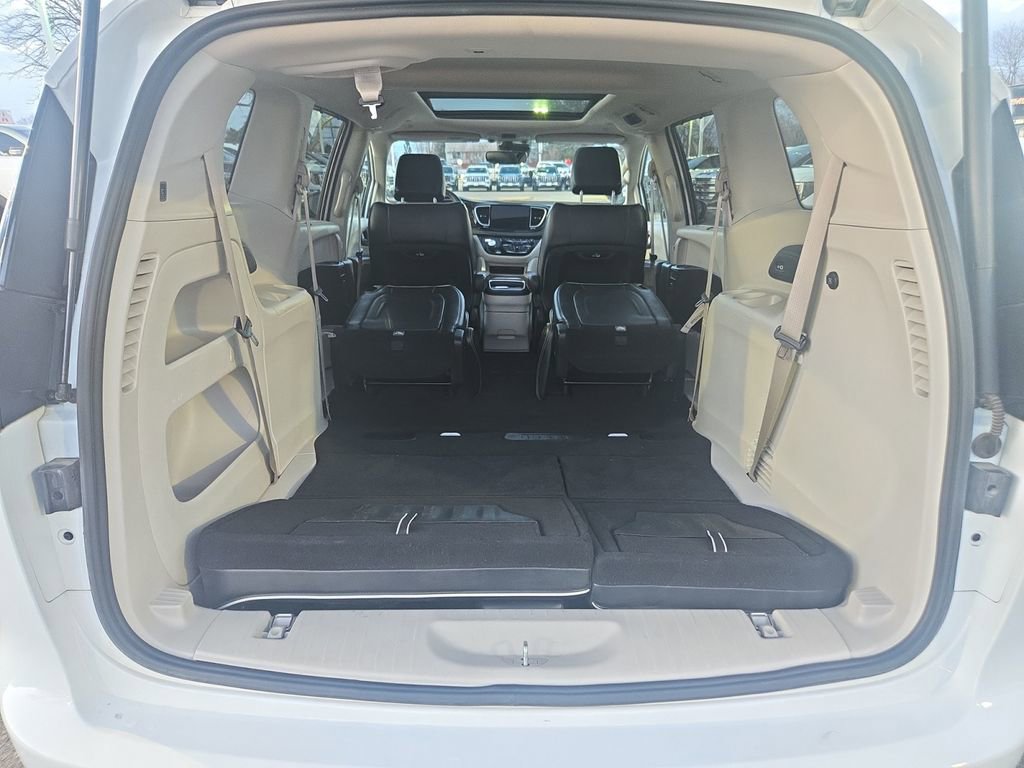 Used 2023 Chrysler Pacifica Limited image 20
