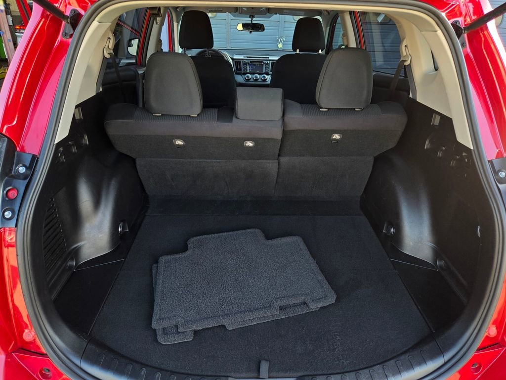Used 2016 Toyota RAV4 LE image 23