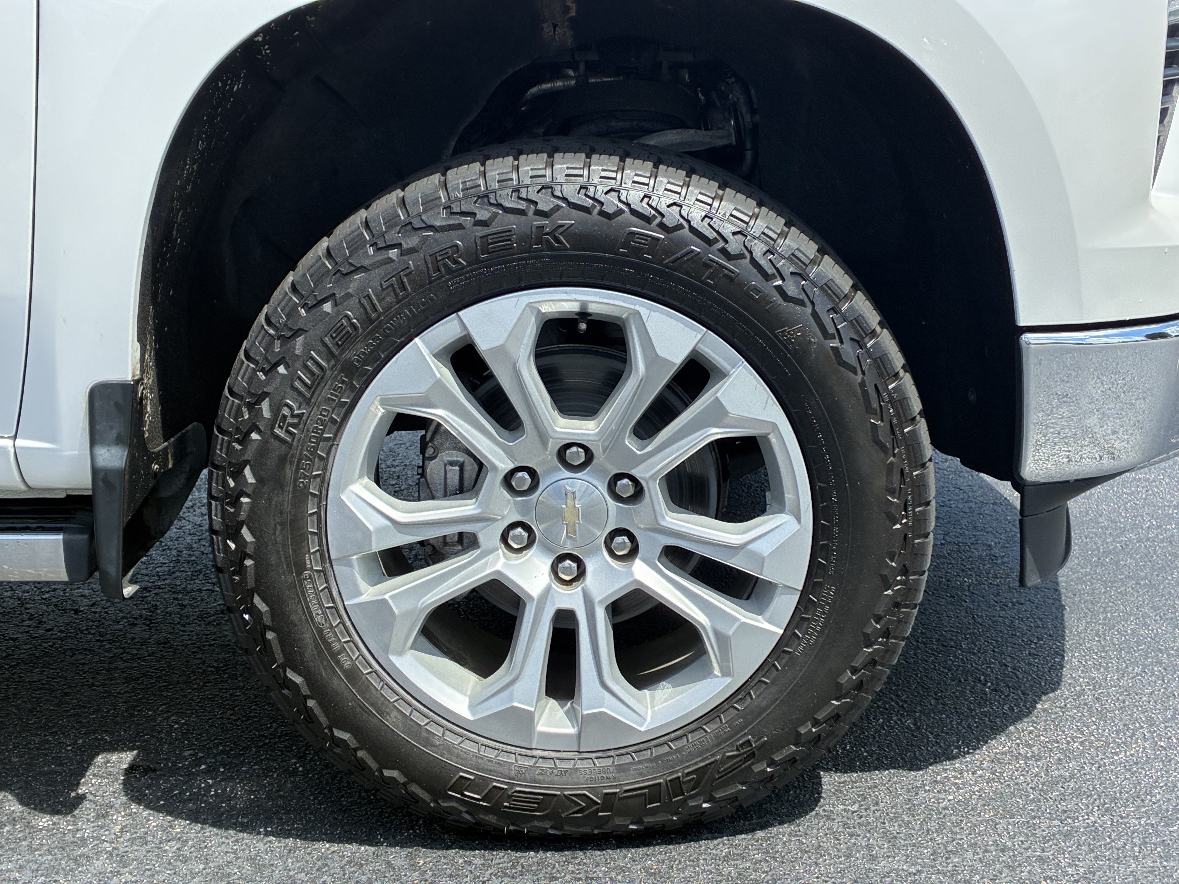 Used 2022 Chevrolet Silverado 1500 LTZ w/ LTZ Premium Package AWD/4WD image 6