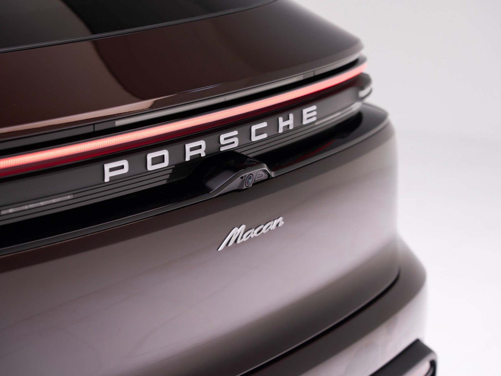 Certified 2025 Porsche Macan Electric image 14