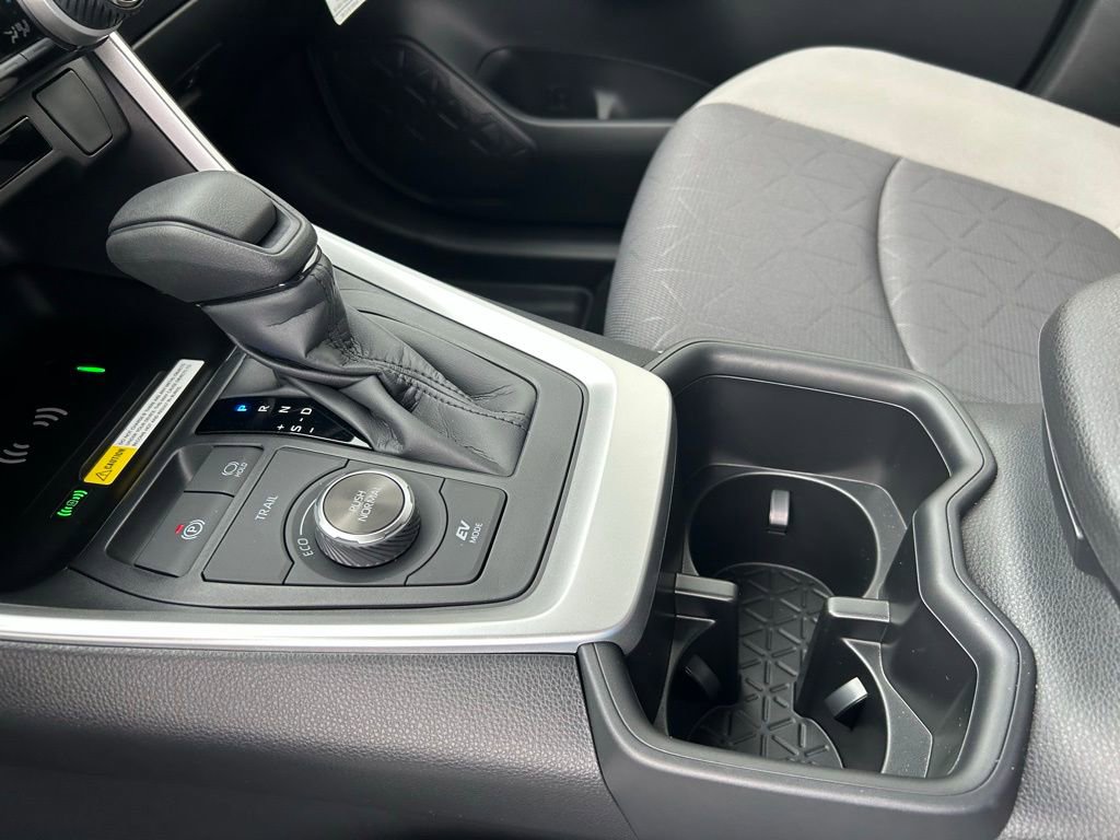 Used 2025 Toyota RAV4 XLE image 40