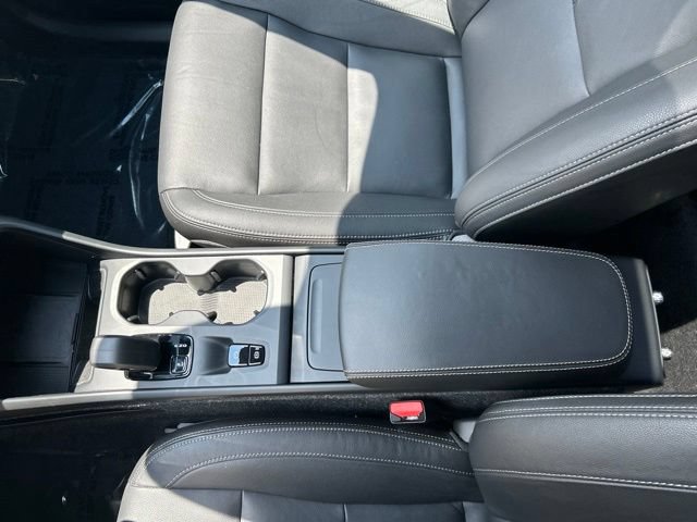 Certified 2025 Volvo XC40 B5 Core AWD/4WD image 27