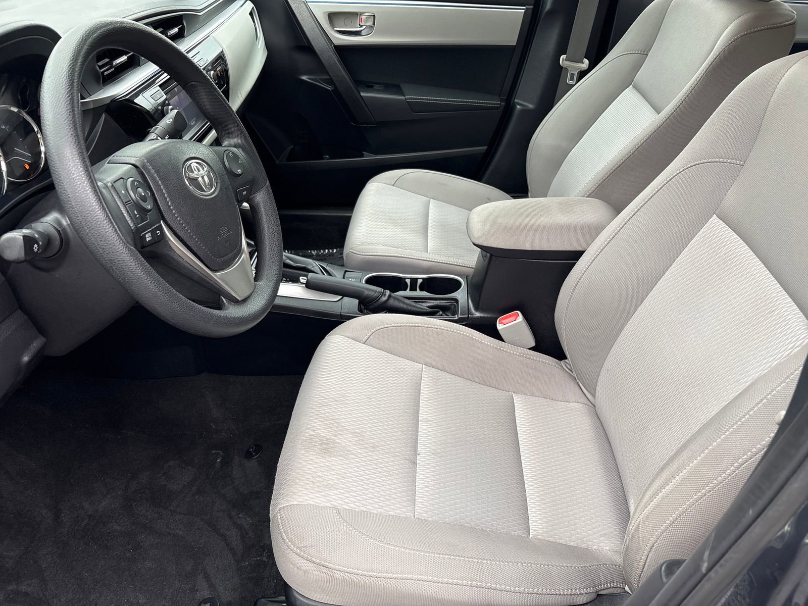 Used 2015 Toyota Corolla LE FWD image 9