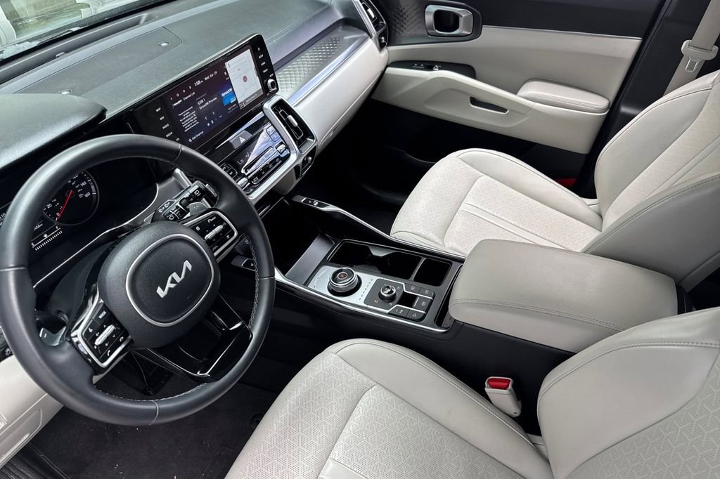 Certified 2023 Kia Sorento EX AWD/4WD image 11