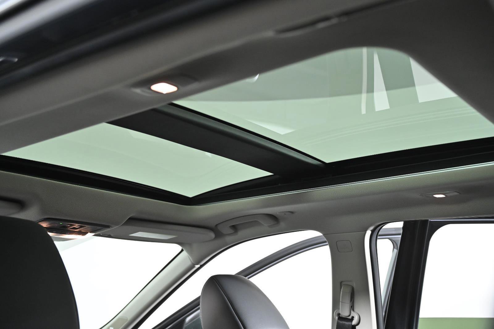 Used 2024 Nissan Rogue Platinum image 34