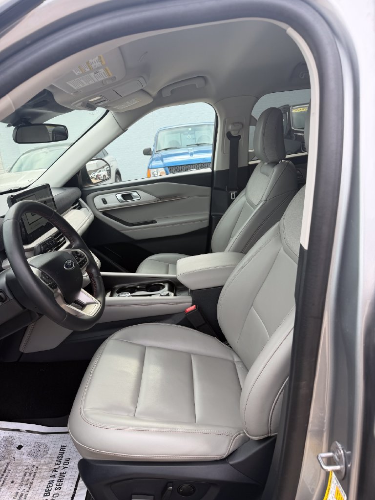 Used 2025 Ford Explorer Active w/ Active Comfort Package AWD/4WD image 18