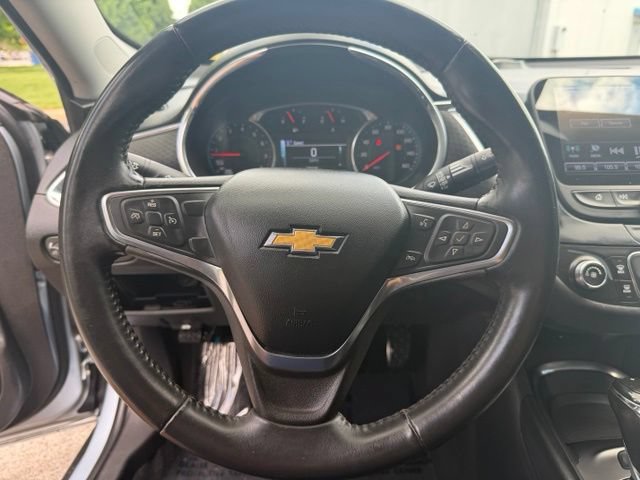Used 2017 Chevrolet Malibu LT FWD image 17