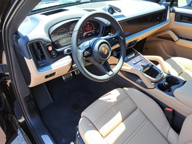 New 2025 Porsche Cayenne S image 4