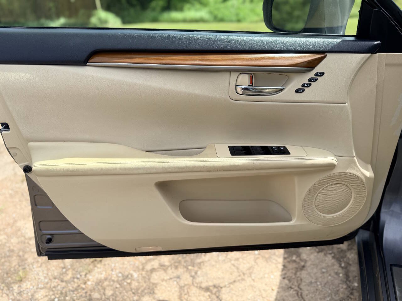 Used 2013 Lexus ES 300h w/ Premium Pkg FWD image 27