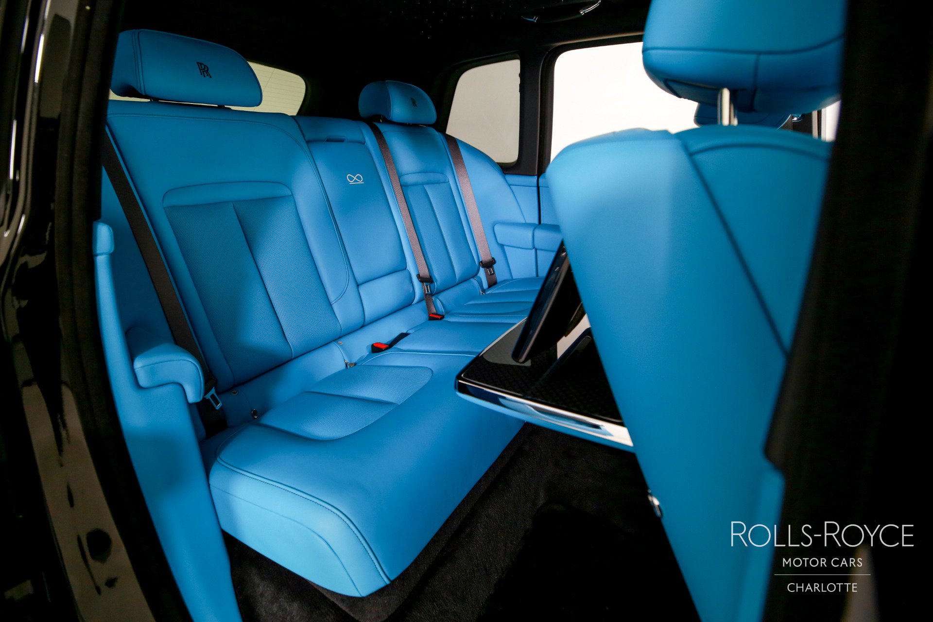 New 2026 Rolls-Royce Cullinan Black Badge image 30