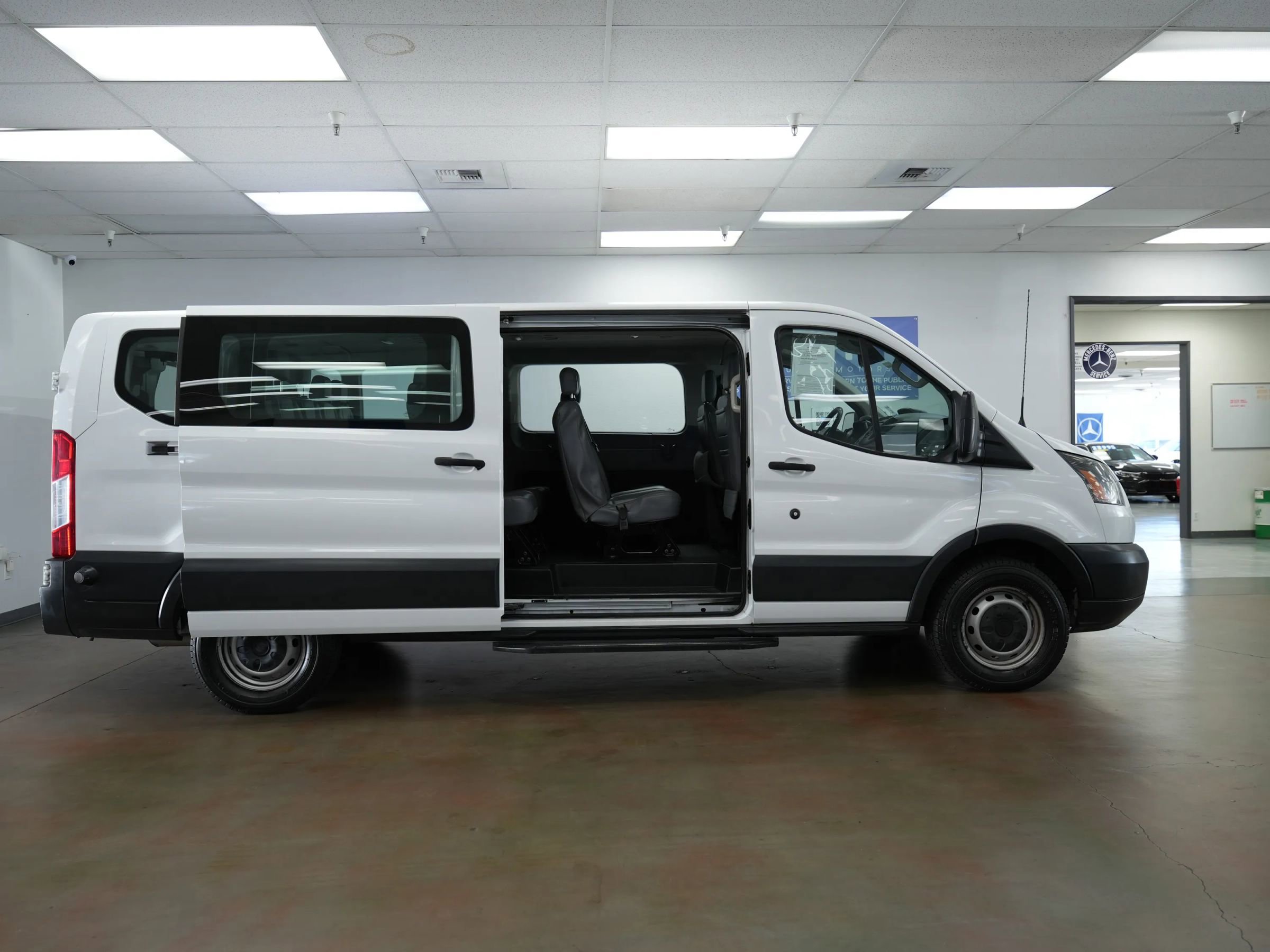 Used 2018 Ford Transit 350 XL image 27