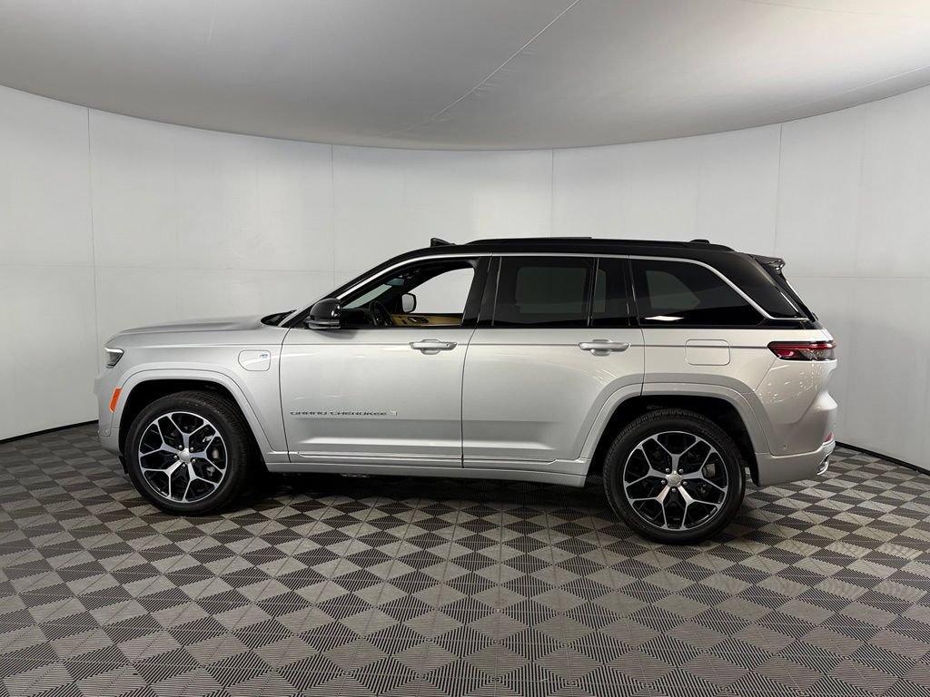 Used 2024 Jeep Grand Cherokee Summit AWD/4WD image 10