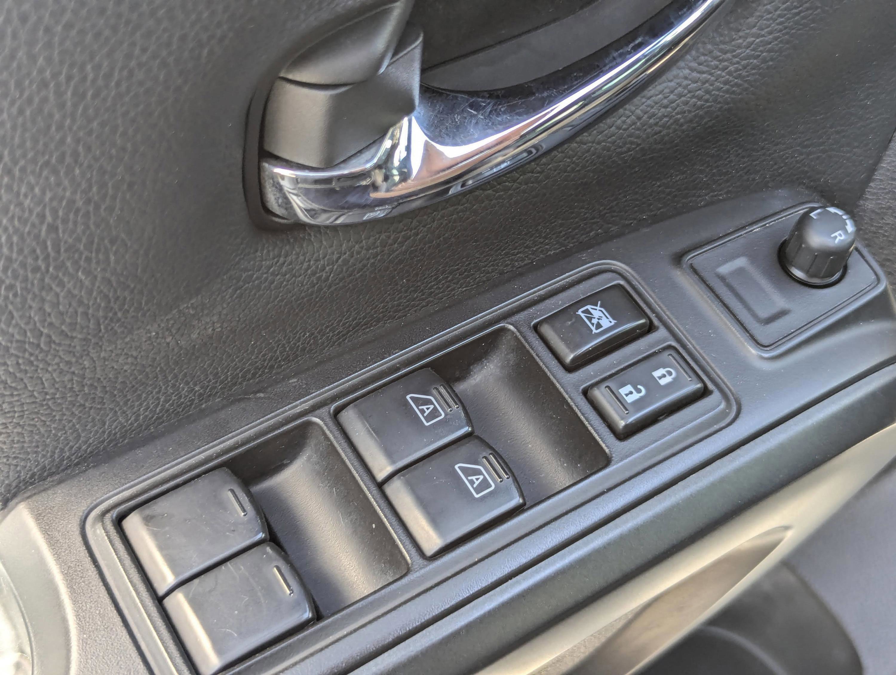 Used 2024 Nissan Titan PRO-4X w/ Pro-4x Convenience Package image 26