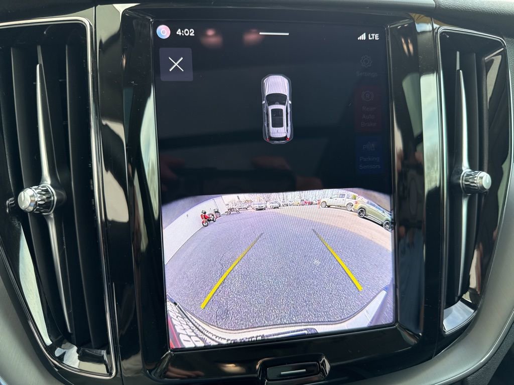 Used 2024 Volvo XC60 B5 Core w/ Protection Package Premier image 23