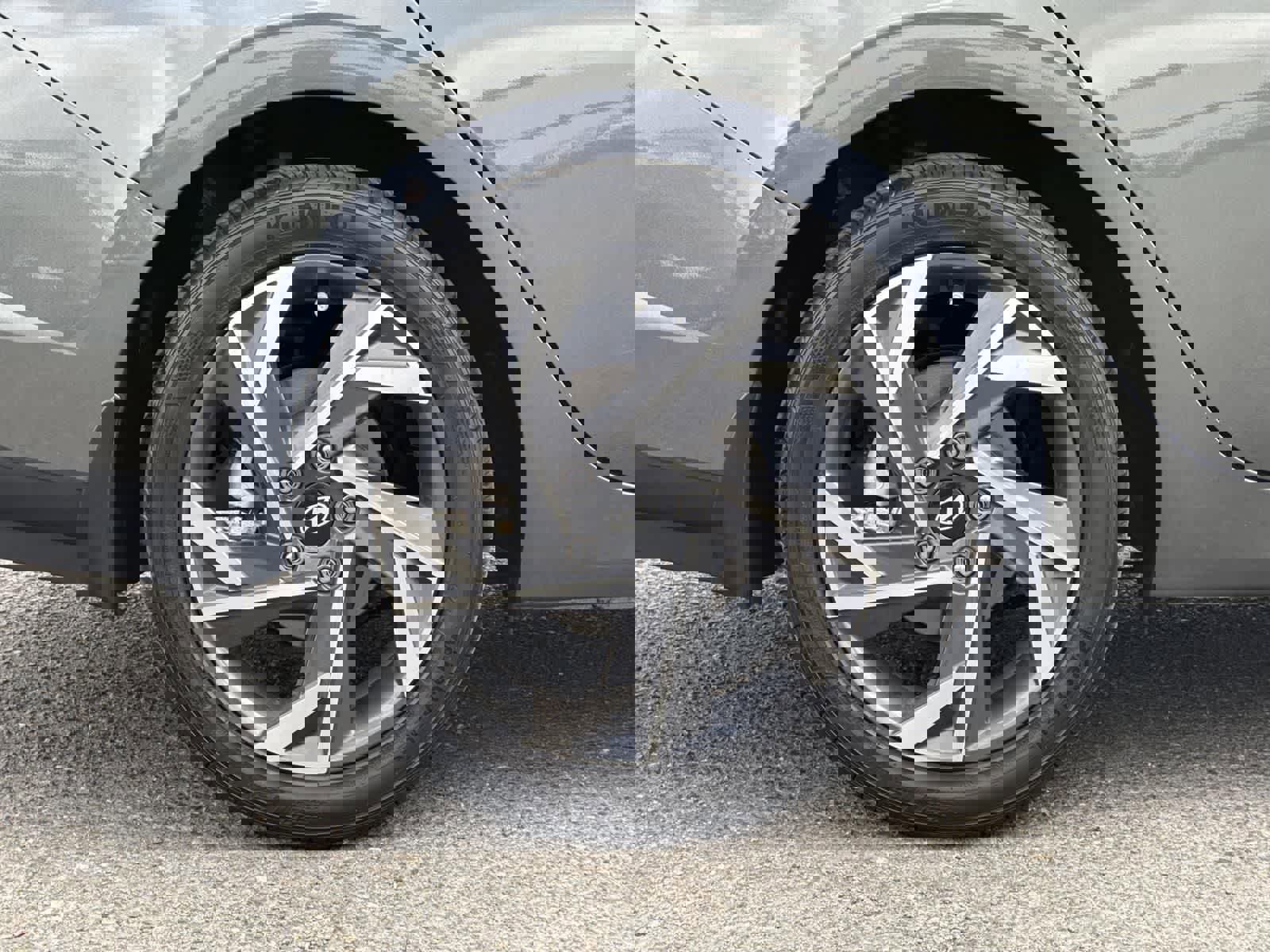 Certified 2025 Hyundai Elantra Sport image 40