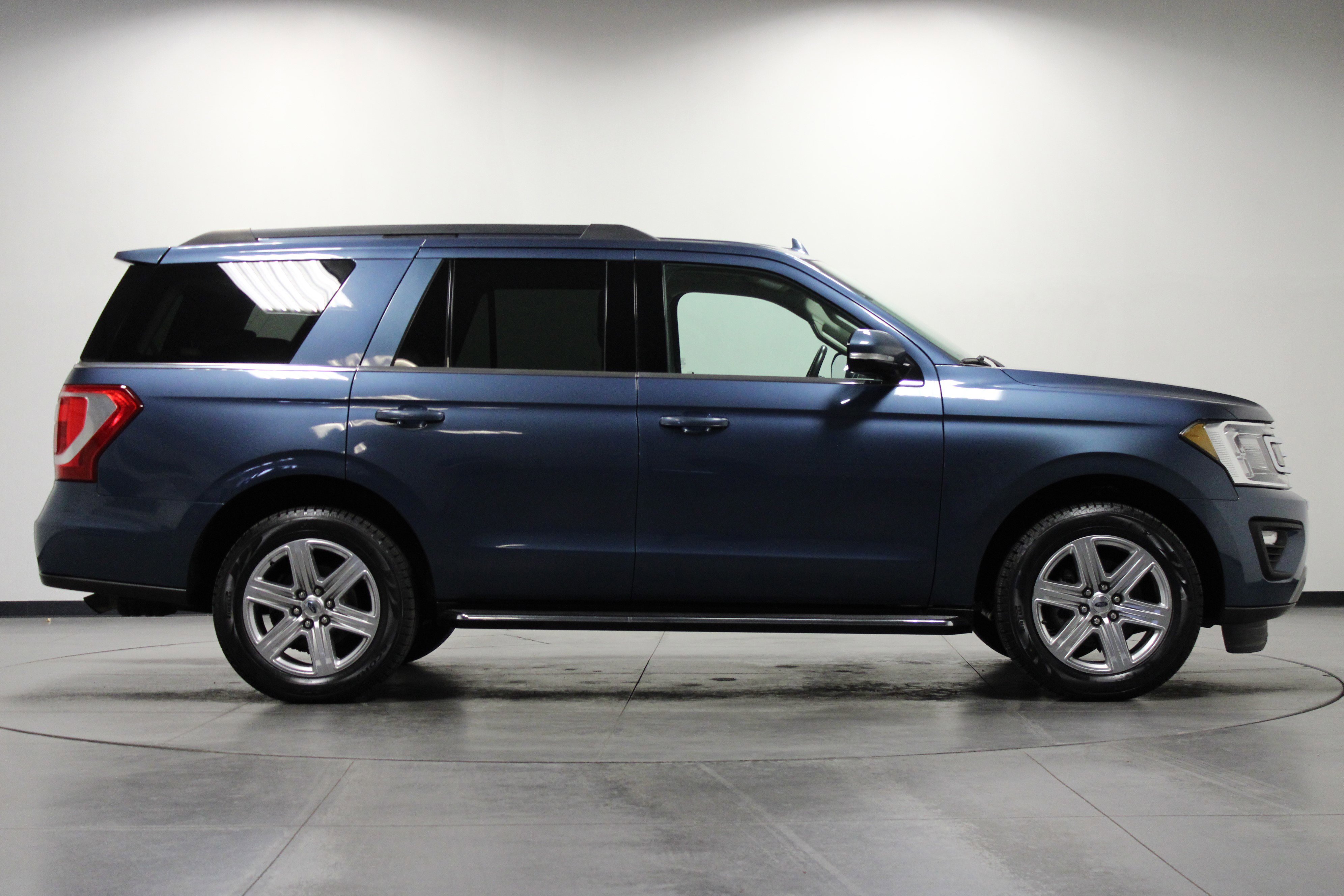 Used 2020 Ford Expedition XLT w/ Equipment Group 202A image 3