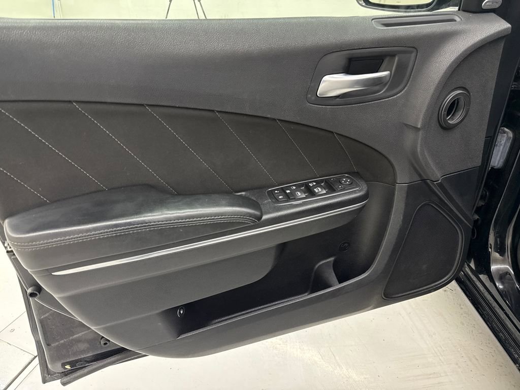 Used 2017 Dodge Charger R/T image 11