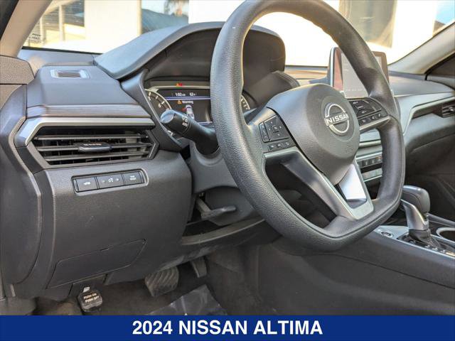 Used 2024 Nissan Altima 2.5 SV image 11