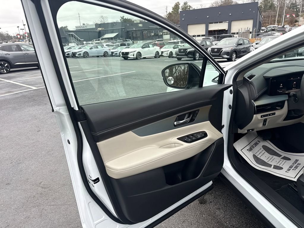 Used 2025 Nissan Murano SL image 11