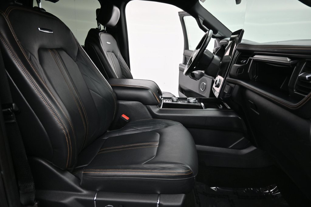 Used 2024 Ford Expedition Platinum AWD/4WD image 19