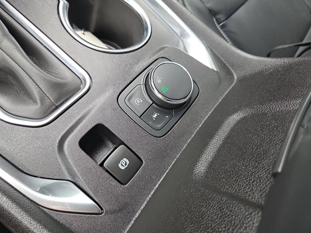 Used 2023 Chevrolet Traverse LT FWD image 40