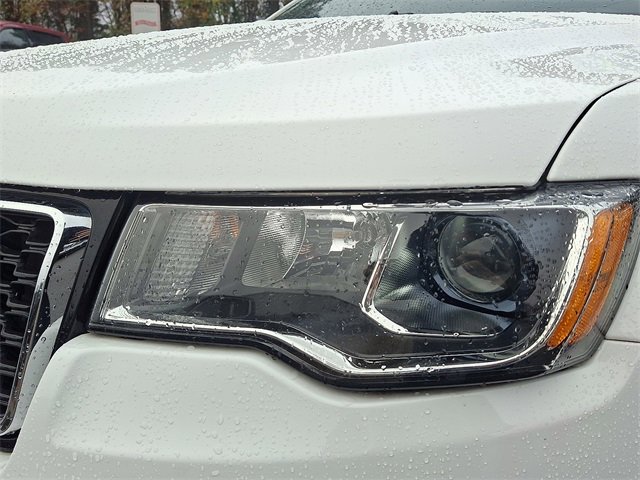 Used 2021 Jeep Grand Cherokee Laredo X image 9